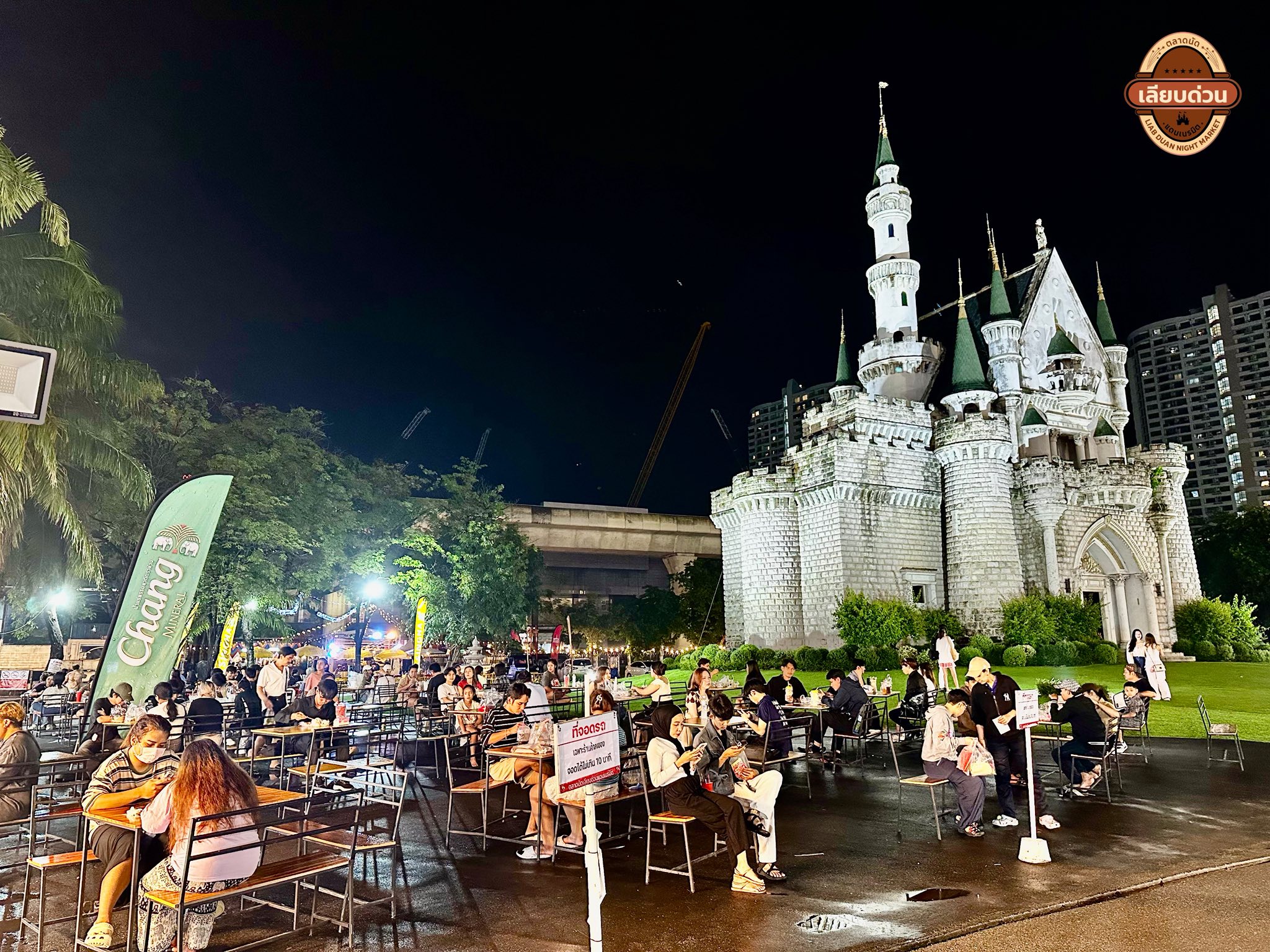 曼谷夜市2025】曼谷必去最新、最潮、最受歡迎夜市｜城堡夜市、ASOK SW1 Market、JODD FAIRS、朱拉隆功夜市等- Flyday.hk