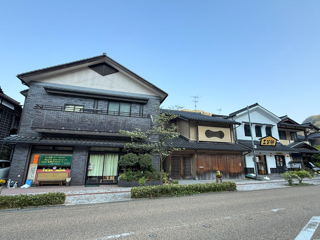 溫泉主大道的ゆげ街道