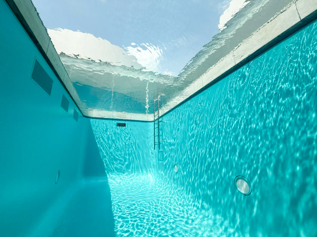 金澤21世紀美術館 Leandro Erlich創作的泳池