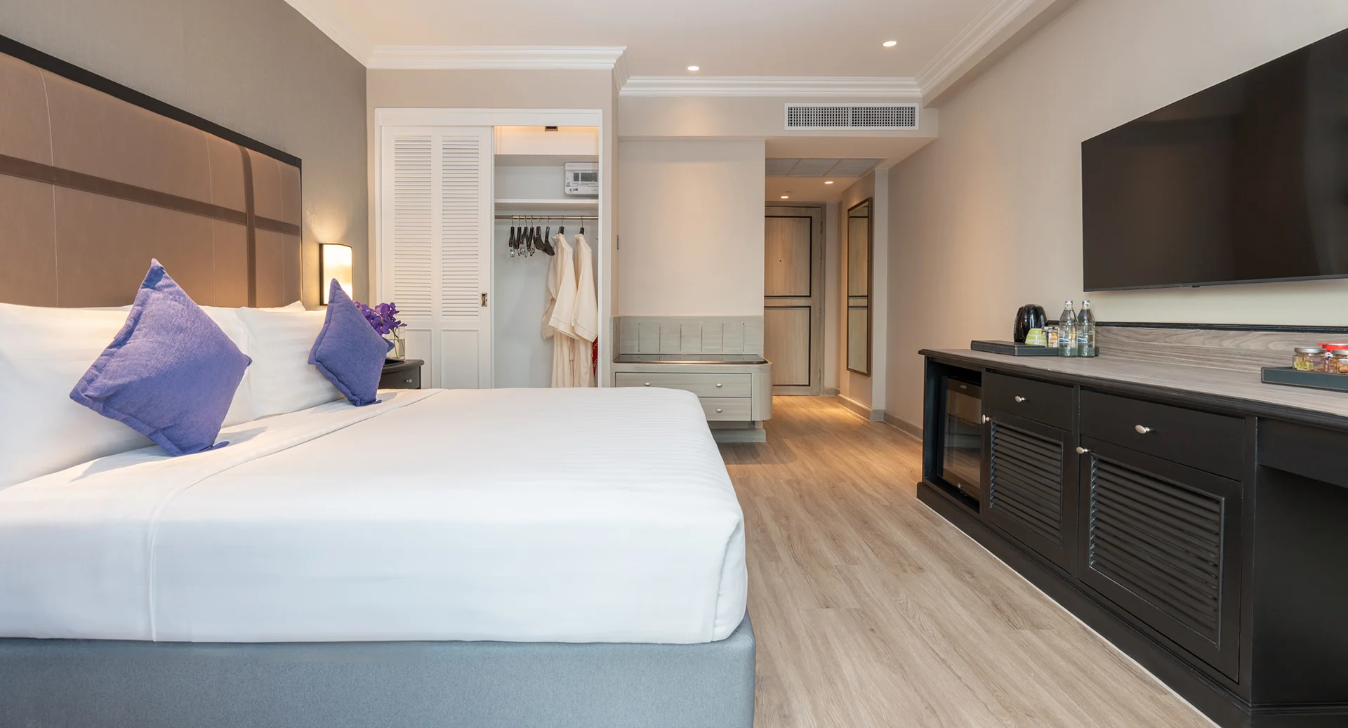 NH Bangkok Sukhumvit Boulevard deluxe room copy