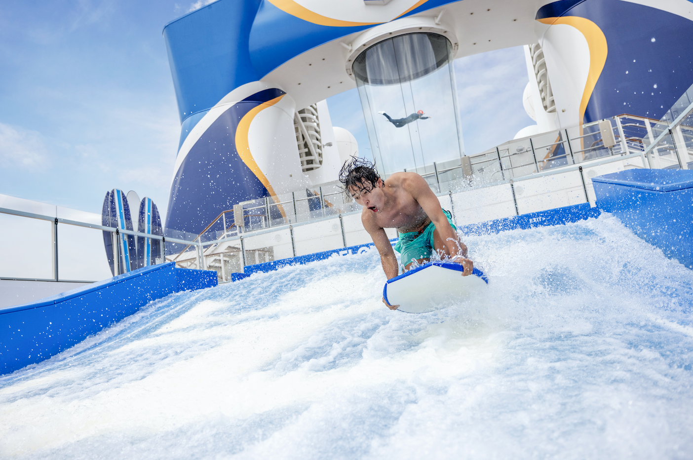 「甲板衝浪」(FlowRider®)