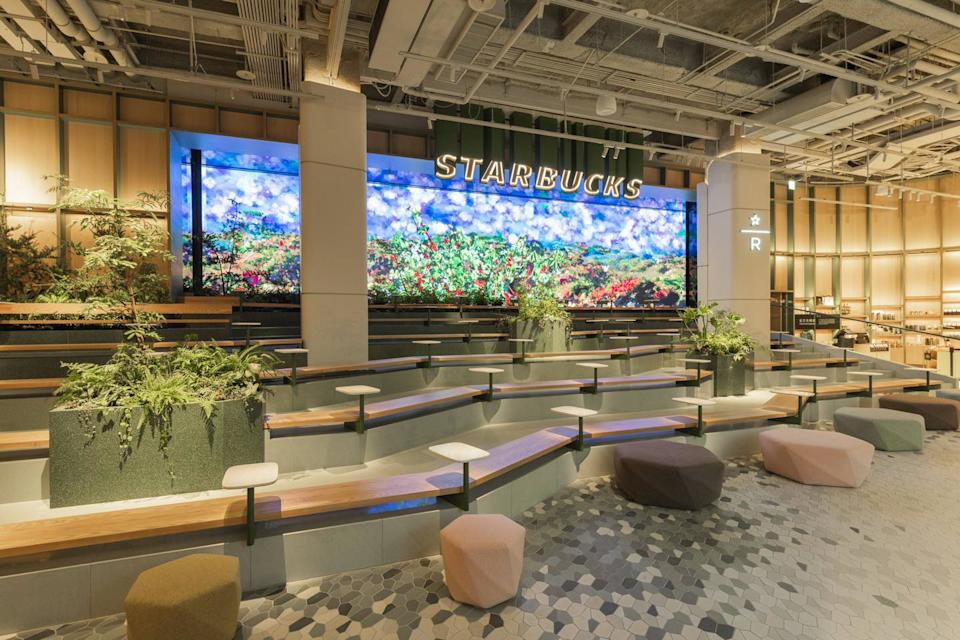 Taipei Dream Plaza 全球最大Starbucks旗艦店