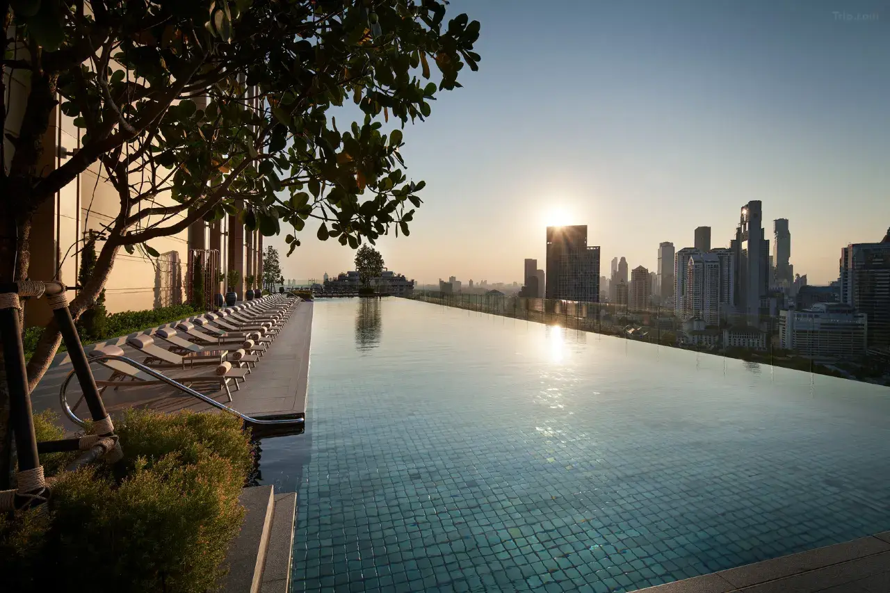 Grande Centre Point Lumphini pool