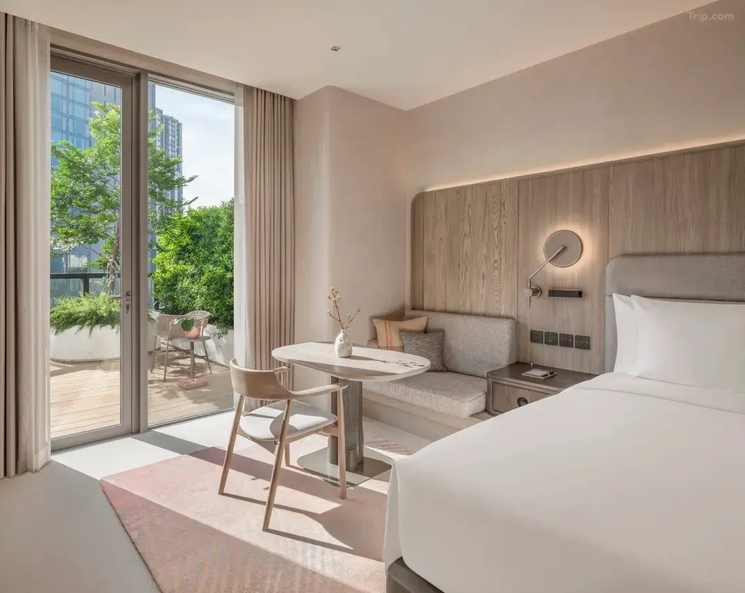 KROMO Bangkok, Curio Collection by Hilton特大床露台房 