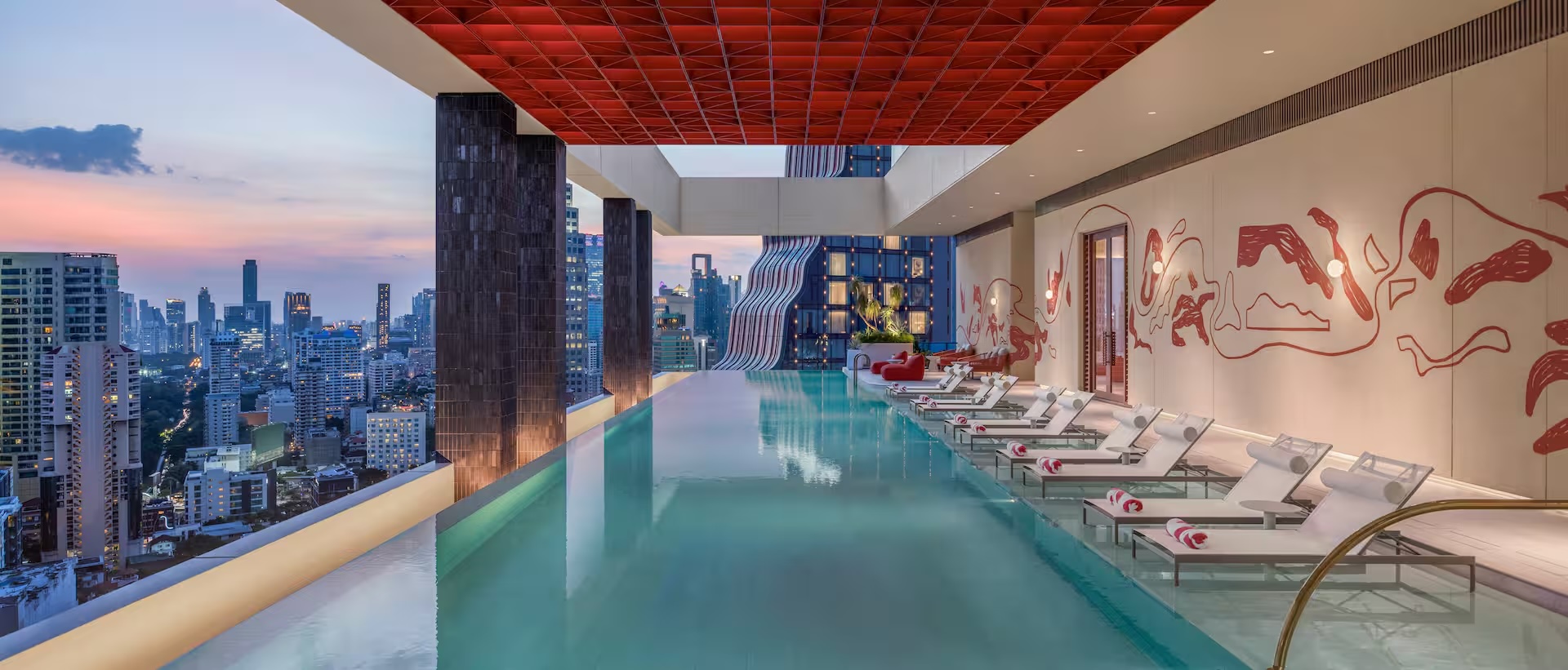 KROMO Bangkok, Curio Collection by Hilton pool 