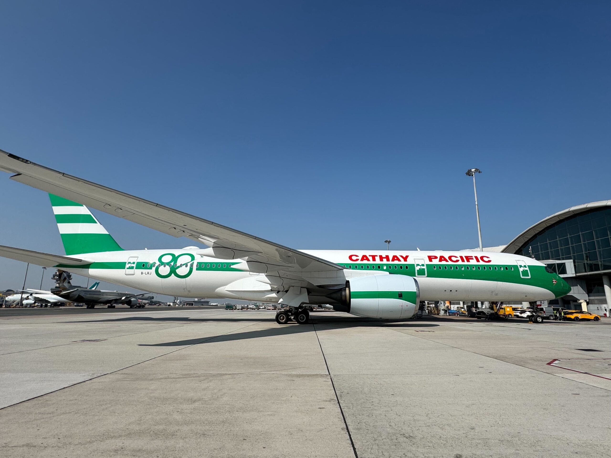 國泰80週年】A350客機推出經典「生菜三文治」機身塗裝及波音777-300ER
