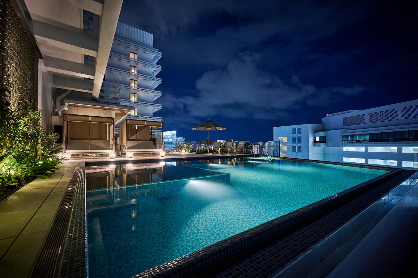 The Royal Park Hotel Iconic Naha Pool & Poolside Bar