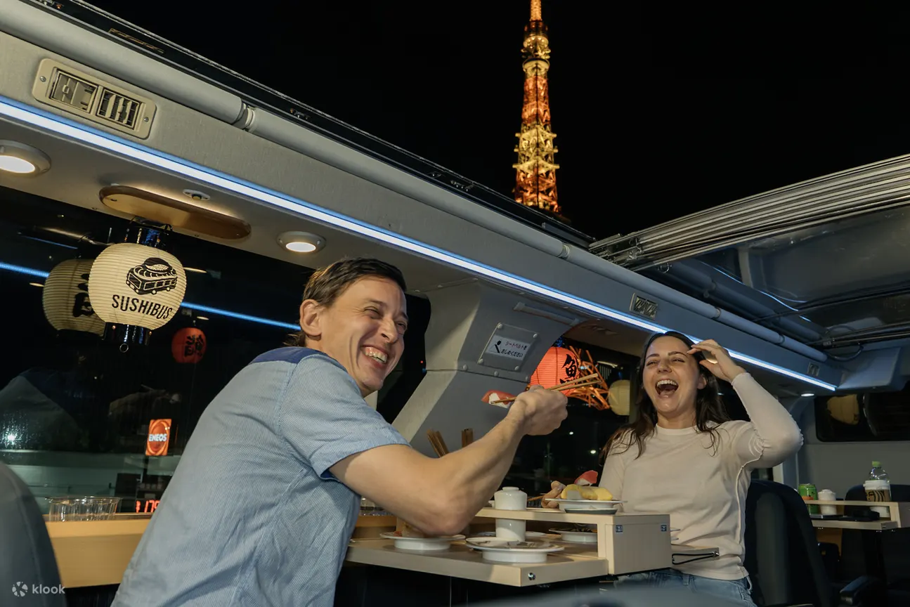 全球首創旋轉壽司巴士SUSHI BUS