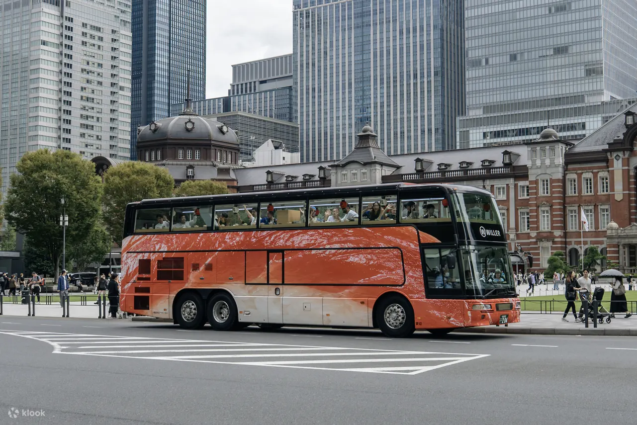 全球首創旋轉壽司巴士SUSHI BUS