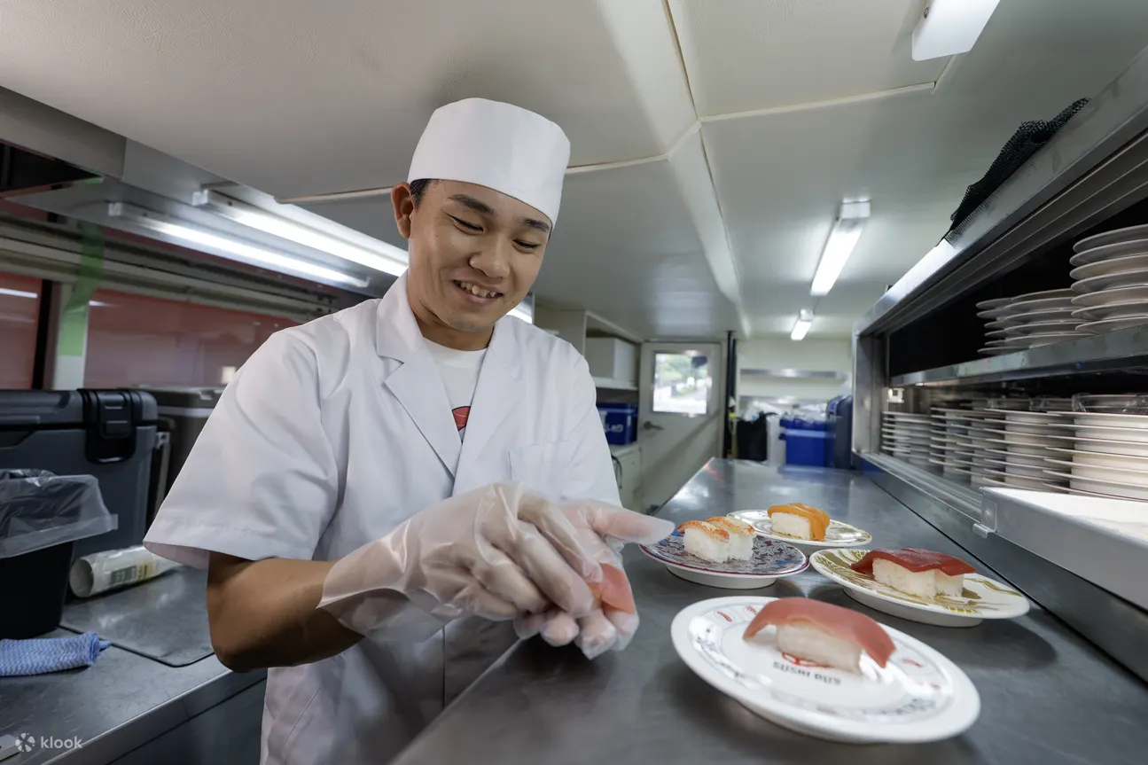 全球首創旋轉壽司巴士SUSHI BUS