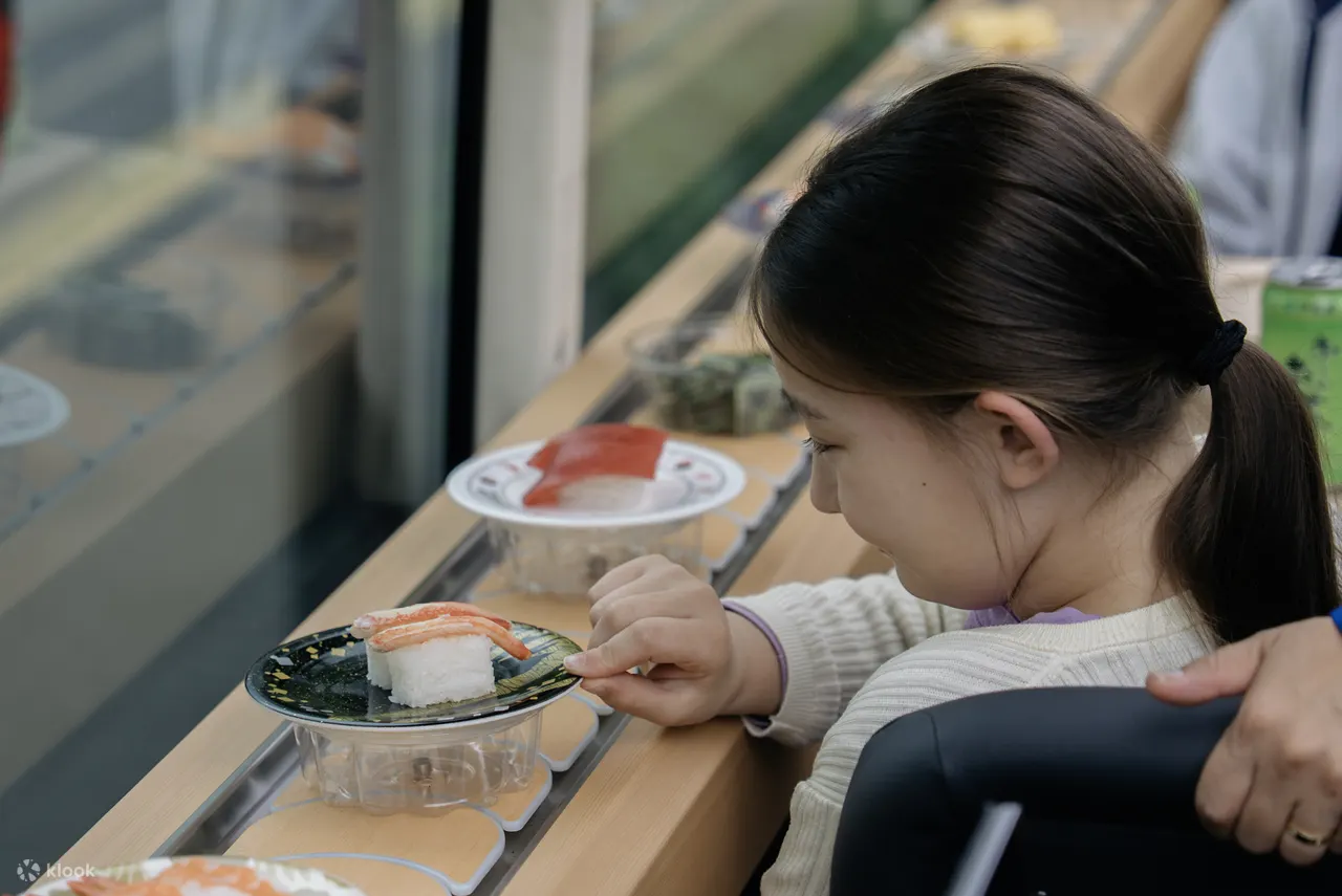 全球首創旋轉壽司巴士SUSHI BUS