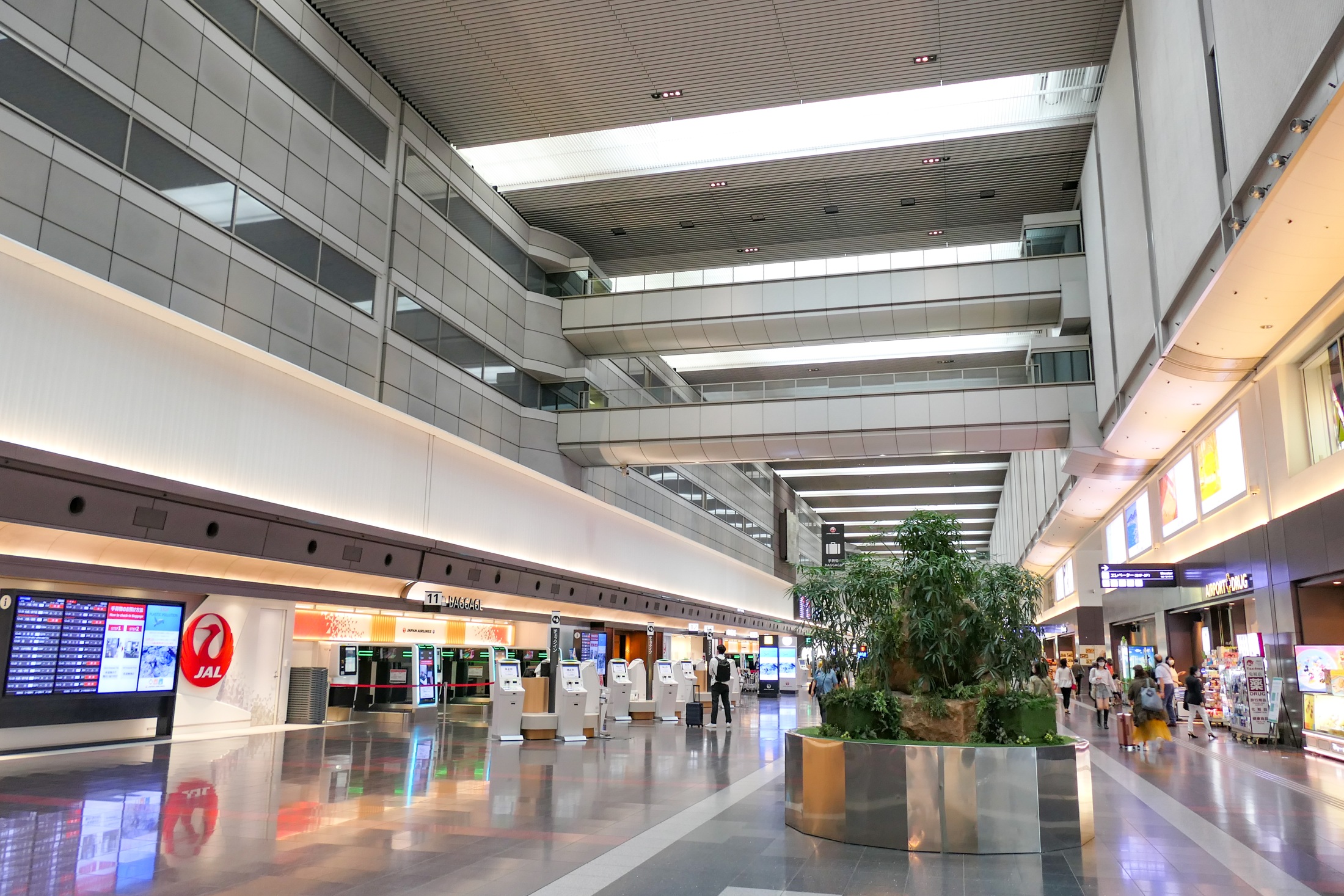 haneda-airport-jal-terminal1-departure-lobby