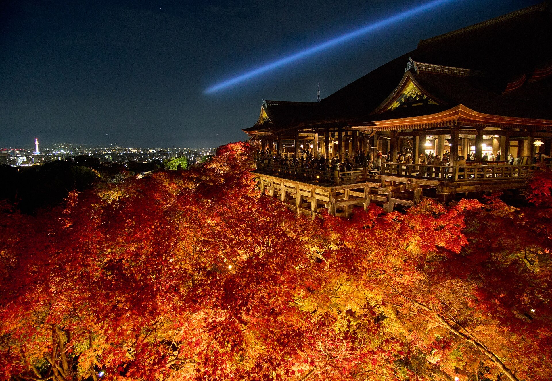 kyoto-kiyomizudera-autumn-night